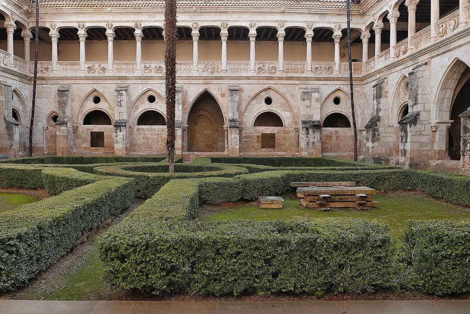 Claustro gótico de los Caballeros
